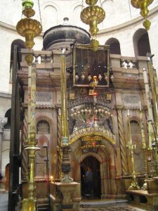 Tomb_of_christ_sepulchre1