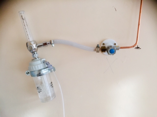 Устройство подачи потокового кислорода раздача кислорода нуждающимся плотям